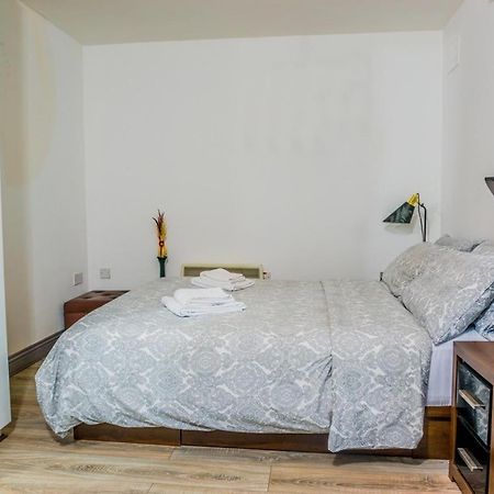 1 Bedroom Apartment By Trinity Дублін Екстер'єр фото